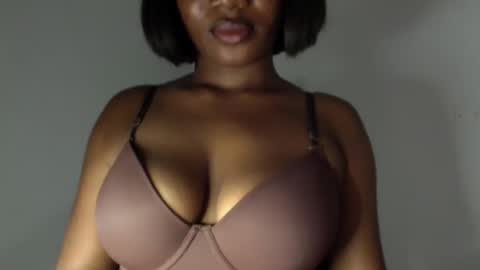 Snapshot of ebony_pussy98 chatting on April 18, 7:07 pm delilah online show from April 18, 7:07 pm