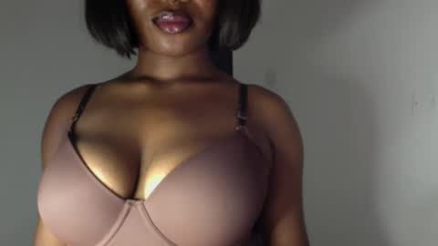 Snapshot of ebony_pussy98 chatting on April 25, 6:49 pm delilah online show from April 25, 6:49 pm