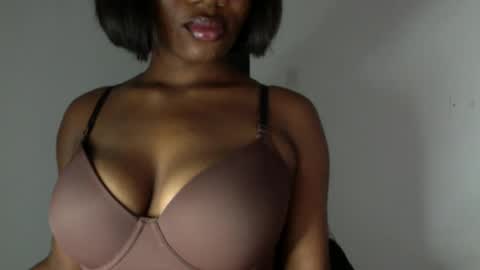 Snapshot of ebony_pussy98 chatting on April 26, 6:49 pm delilah online show from April 26, 6:49 pm