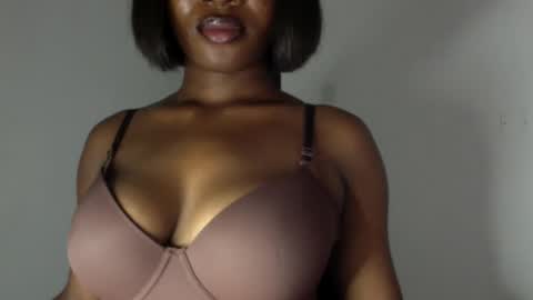 Snapshot of ebony_pussy98 chatting on April 29, 6:58 pm delilah online show from April 29, 6:58 pm