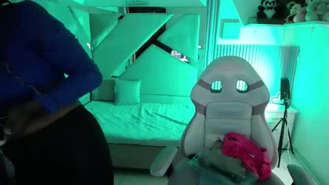 ebony_rizon online show from April 6, 1:01 pm