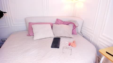 Snapshot of ebony_rossee chatting on January 13, 7:41 pm ebony_rossee online show from January 13, 7:41 pm