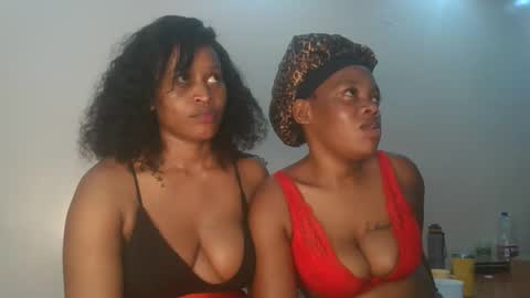 Snapshot of ebony_squiter chatting on December 13, 8:14 pm Ebony squiter online show from December 13, 8:14 pm