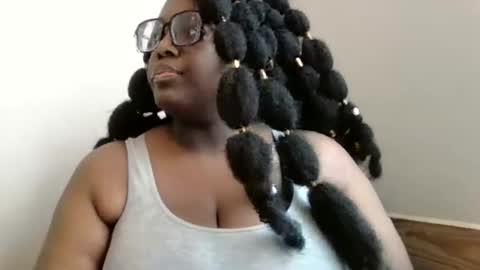 ebonybigtitqueen3 online show from November 2, 4:42 pm
