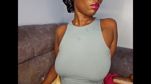 Ebony Melanie online show from November 7, 11:49 pm
