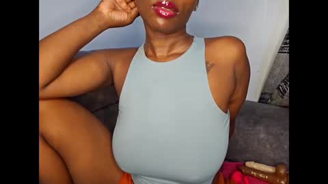 Ebony Melanie online show from November 11, 11:27 pm
