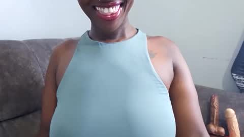 Ebony Melanie online show from December 14, 11:04 am
