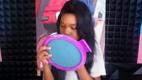Snapshot of ebonydivaxx chatting on February 2, 5:37 pm kimberley online show from February 2, 5:37 pm