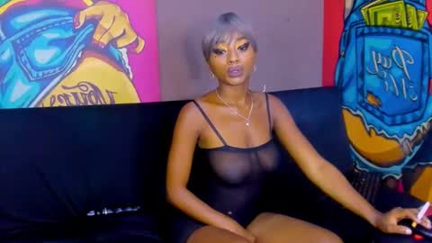 Snapshot of ebonydollx69 chatting on January 17, 10:33 am Pearl online show from January 17, 10:33 am