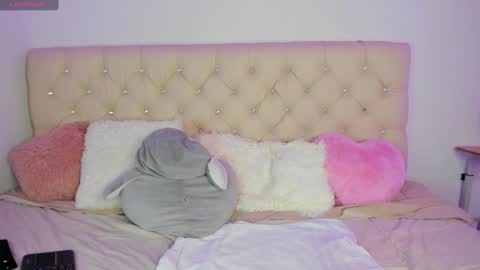 Snapshot of ebonygoddes03 chatting on December 15, 4:07 am Queen Ebony online show from December 15, 4:07 am