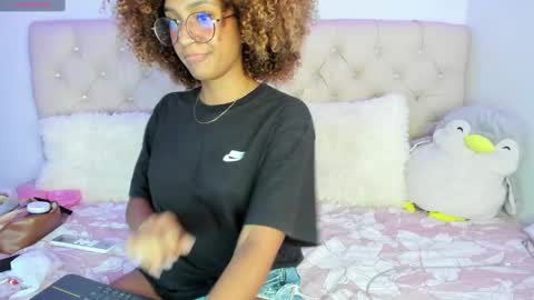 Snapshot of ebonygoddes03 chatting on February 10, 3:35 am Queen Ebony online show from February 10, 3:35 am