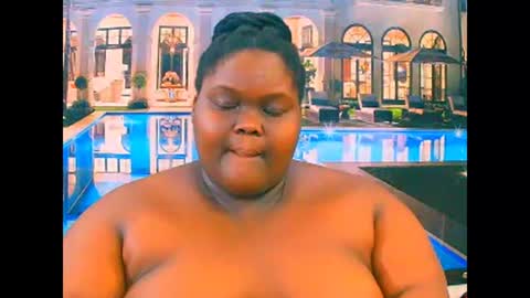 ebonyhotbuns4u2luv online show from December 19, 7:37 am