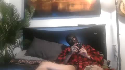 Snapshot of ebonynrandybone18 chatting on December 18, 11:27 am EbonyNRandybone online show from December 18, 11:27 am