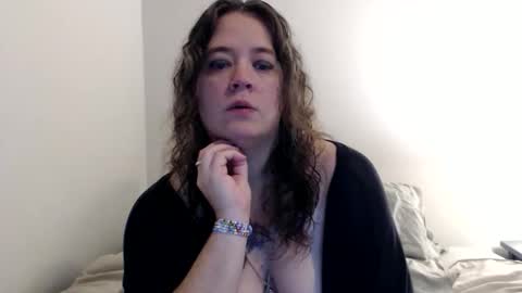 Snapshot of echosol17 chatting on October 30, 10:32 pm Weird Echo online show from October 30, 10:32 pm