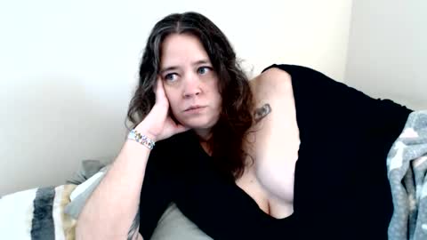 Snapshot of echosol17 chatting on November 11, 6:19 pm Weird Echo online show from November 11, 6:19 pm