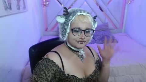 Snapshot of echypyon_tk chatting on May 20, 3:02 am Echypyon tk online show from May 20, 3:02 am