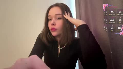 Mia online show from April 13, 10:10 am