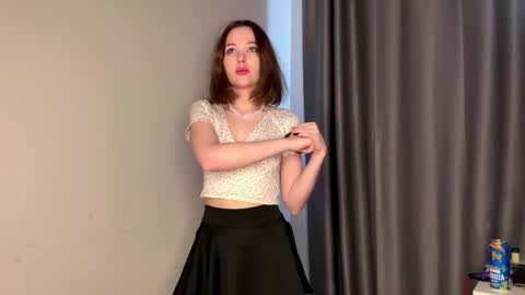 Mia online show from April 17, 8:28 am