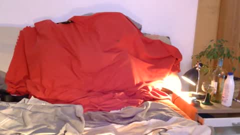 edelholz87 online show from April 10, 1:27 pm