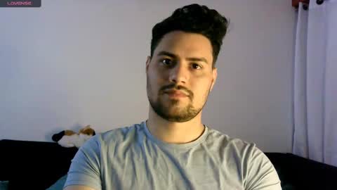 Snapshot of edgaroos chatting on February 15, 3:31 am ZohanMohamed online show from February 15, 3:31 am