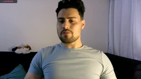 Snapshot of edgaroos chatting on February 15, 9:16 am ZohanMohamed online show from February 15, 9:16 am