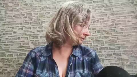 edithmanning online show from October 25, 7:16 am