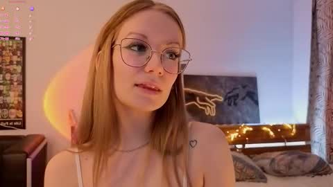 Snapshot of edlin_gail chatting on October 24, 2:35 pm Edlin Gali online show from October 24, 2:35 pm