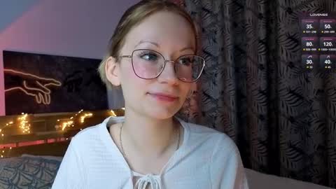 Snapshot of edlin_gail chatting on October 30, 2:07 pm Edlin Gali online show from October 30, 2:07 pm