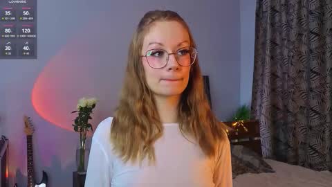 Snapshot of edlin_gail chatting on November 10, 1:26 am Edlin Gali online show from November 10, 1:26 am