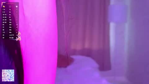 Reina online show from April 11, 7:45 am