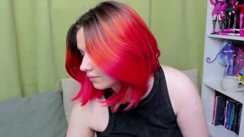 Snapshot of edna_dana chatting on October 21, 7:58 pm Edna online show from October 21, 7:58 pm