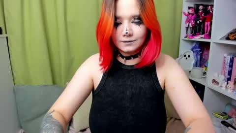 Snapshot of edna_dana chatting on October 31, 8:32 pm Edna online show from October 31, 8:32 pm