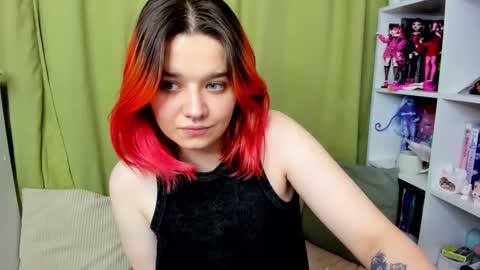 Snapshot of edna_dana chatting on November 3, 9:48 pm Edna online show from November 3, 9:48 pm