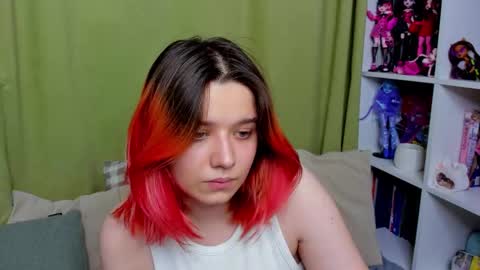 Snapshot of edna_dana chatting on November 18, 6:34 pm Edna online show from November 18, 6:34 pm