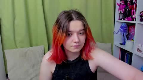 Snapshot of edna_dana chatting on November 27, 8:33 pm Edna online show from November 27, 8:33 pm