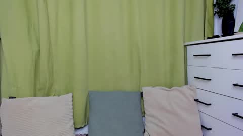 Snapshot of edna_dana chatting on December 4, 9:34 pm Edna online show from December 4, 9:34 pm