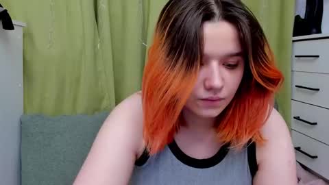 Snapshot of edna_dana chatting on December 21, 8:05 pm Edna online show from December 21, 8:05 pm