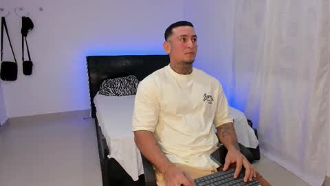 Snapshot of eduar_wild chatting on February 9, 5:22 am Eduar Wild online show from February 9, 5:22 am