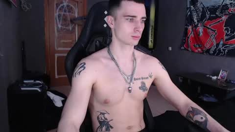 Snapshot of eduard_loveee chatting on April 21, 10:32 am Eduar online show from April 21, 10:32 am