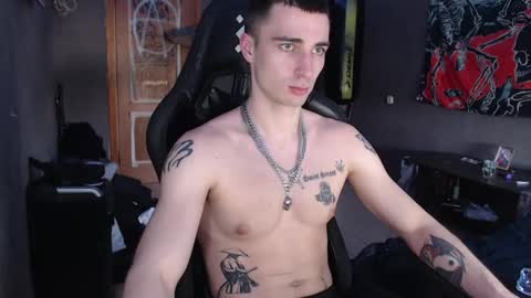 Snapshot of eduard_loveee chatting on April 22, 2:40 pm Eduar online show from April 22, 2:40 pm