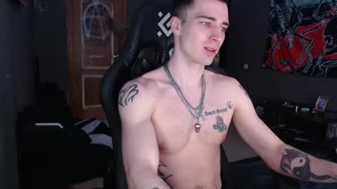 Snapshot of eduard_loveee chatting on April 27, 9:18 am Eduar online show from April 27, 9:18 am