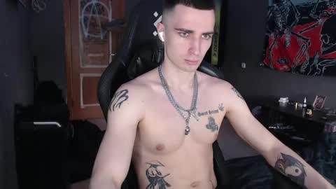 Snapshot of eduard_loveee chatting on April 29, 11:58 am Eduar online show from April 29, 11:58 am