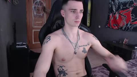 Snapshot of eduard_loveee chatting on May 2, 10:20 am Eduar online show from May 2, 10:20 am