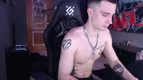 Snapshot of eduard_loveee chatting on May 3, 9:04 am Eduar online show from May 3, 9:04 am