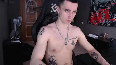 Snapshot of eduard_loveee chatting on May 13, 10:23 am Eduar online show from May 13, 10:23 am
