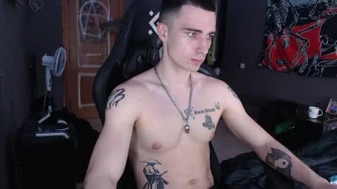 Snapshot of eduard_loveee chatting on May 23, 8:51 am Eduar online show from May 23, 8:51 am