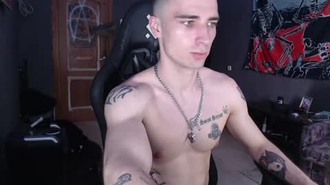 Snapshot of eduard_loveee chatting on June 6, 9:25 am Eduar online show from June 6, 9:25 am