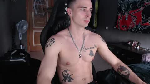 Snapshot of eduard_loveee chatting on July 25, 11:19 am Eduar online show from July 25, 11:19 am