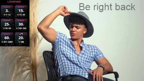 Snapshot of edward__clarck chatting on December 4, 7:28 am EDWARD CLARCK online show from December 4, 7:28 am