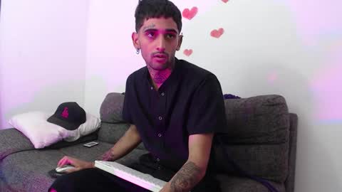 Snapshot of edward_johnsonn chatting on September 21, 12:07 pm edward_johnsonn online show from September 21, 12:07 pm